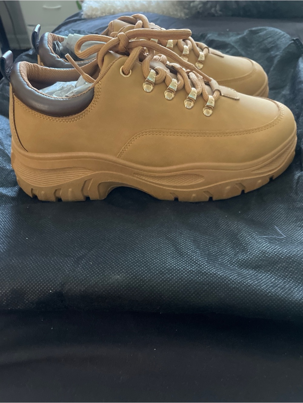 New JustFab Georgia Flatform Tan Sneakers - Size 7 - With Dust Bag